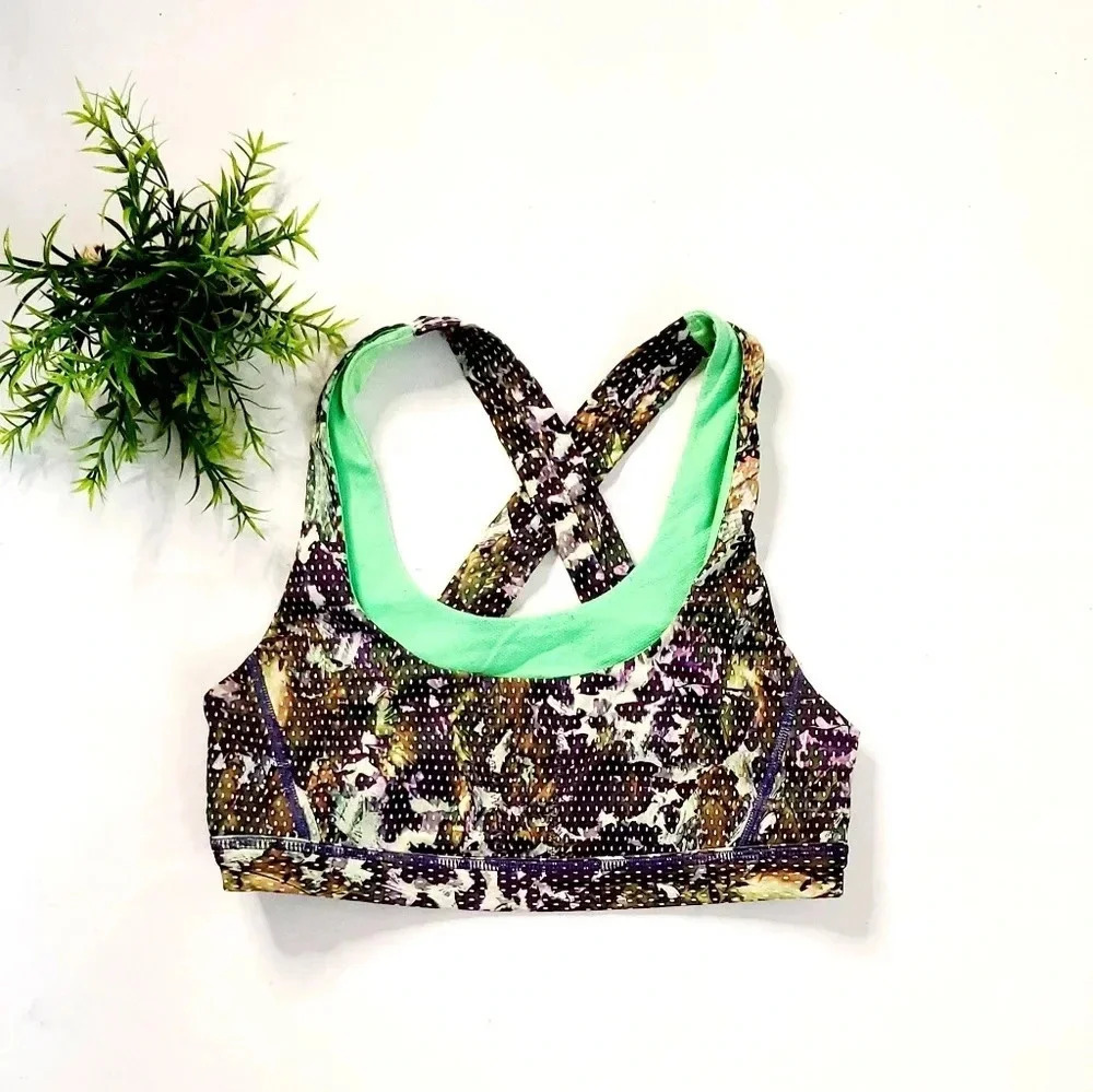 Lululemon  Sports Gym Bra Sz 6 Criss cross back